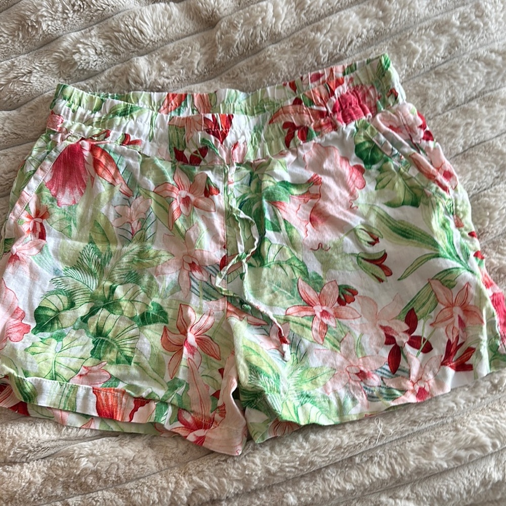 Tommy Bahama Floral Women's Shorts - Green and Red